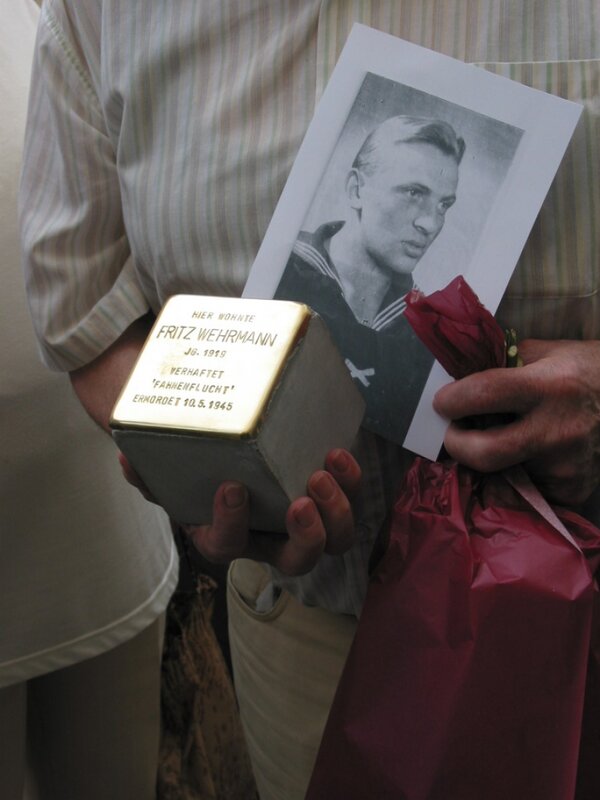 Stolpern über die Erinnerung Oder ein Stein, ein Name, ein…